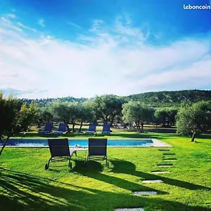 https://la-bergerie-de-cigalon.fr-provencehotel.com