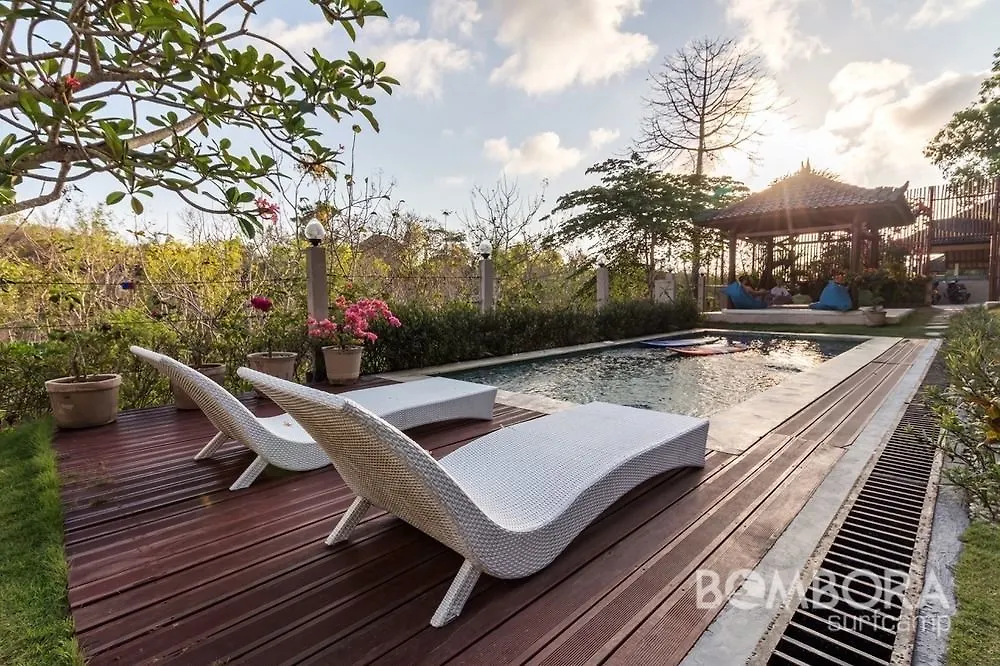 Bombora Surf Camp Hotel Uluwatu
